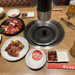 Kokusangyuu Yakiniku Kuidon - 駅近辺に焼肉屋さんが少ないので
                        ここまで歩いて来ます