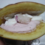 ベルハウス - 中には桜の葉が・・・