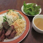 小さな街の食堂 cafe MISTY - 豚肩ロースのポークソテー～ガーリックジンジャーソース～（デザート付き）890円