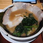 こだわり自家製麺 心心 - （家系）豚骨醤油チャーシューメン¥950　ほうれん草¥150