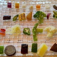銀座 シェ・トモ - スペシャリティ
                    山梨県産　無農薬野菜達28〜30種の盛合せ