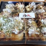 踊りだこ - バラエティセット。4種類の味付けのたこ焼きが4個ずつ。