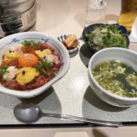 牛刺しと焼肉 仔虎 クリスロード店 - 海宝丼セット