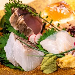 Enjoy fresh seafood with carefully selected sake♪