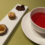 モノリス - ハーブティー、お茶菓子