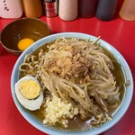 Ramen Fujimaru - 麺少な目280g チョイヤサイ、チョイアブラ、ニンニクスクナメ　生卵付き
