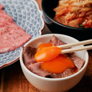 必吃!!第三大名产“肝脏、肉脍、牛舌”&至福的“烤寿喜烧”