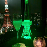 SkyBar&Dining Stellar Garden - 低い雲がタワーを包んで