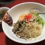 味楽苑 - ビビンバ 770円
      わかめスープ付き