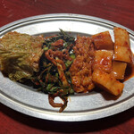 味楽苑 - キムチ盛り合わせ 900円