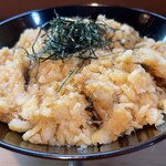 たん義 - 焼き目が香ばしい鱧のつけ焼が表面を覆います