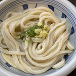 肉汁うどん 利八 - うどんは太麺