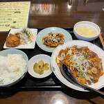 香 - 麻婆豆腐セット900円
            麻婆豆腐+ヨダレ鶏+揚げ物