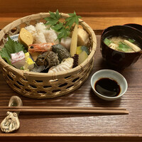 赤坂とゝや魚新 - 炭籠弁当（小鉢・味噌汁・デザート付）2750円