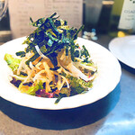 ゴメンネJIRO - ◎ まずはコレ… 大根サラダ 420 円　胡麻のドレッシングと関西定番の味付海苔の余韻がよく合います。ヤミツキです。