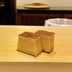 鮨 はしもと - たまご焼き
      芝海老のすり身が入るこの味が好きです♪