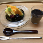 祇園 いわさ起 - 山形県鶴姫メロン
      沖縄県タダオゴールド　パイン
      カフェのプリン