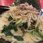 横浜家系ラーメン 名和大和家 - ◎野菜らーめん¥840
　※カード可は嬉しい
　※刻み玉ねぎ、漬物セルフ取り放題