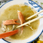 Toku ichi - 紅ずわい蟹のお味噌汁　器のフチには蟹味噌のアブラが…結構食べ応えある量入っています。