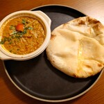 タンドールバル カマルプール - スパイシーチキンキーマ、ゴルゴンゾーラクルチャ