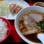 とんちんかん - ラーメン定食、餃子を選択(税込980円)