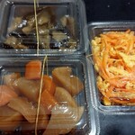 栄夏 - 父親へのお土産にと、お惣菜を３種類も持たせてくれますた。