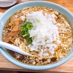 中華そば温故知新 - 背脂煮干ラーメン（玉葱トッピング）