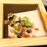 さけ富 - さけ富　お通しの何か、これも佐々木商店の豆腐ではないかと