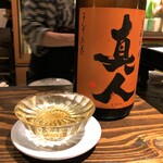 さけ富 - さけ富　最初はペアリングのまんさくの花真人、横手市の地酒693円