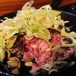 カウンター焼肉かるび - 中はレアに仕上げてくれてますので、お好みで焼き目をつけて✨