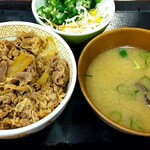 すき家 - 牛丼（並）＋しじみ汁おくらセット