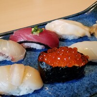 鮨処 銀座福助 サンシャイン60店 - 右側。