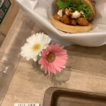 FRESHNESS BURGER&CAFE - 