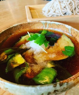 Azumino Osoba Taruya Gensuke - 茄子とぼたこしょうのつけ汁そば（季節限定）※ぼたこしょうは信州の地野菜・ピリ辛です