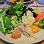 モクオラ ディキシーダイナー　 新三郷店 - サラダコーナーより。豪華サラダが多い。
