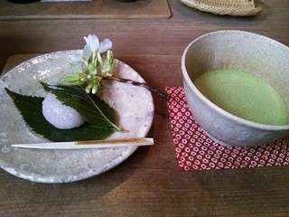 Chabou - 桜餅と抹茶セット１，０００円。