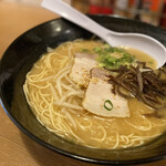 さかえ  - 豚骨ラーメン 650円