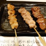 地鶏焼 味くり家 - ぼんじり220円 せせり242円 レバー220円