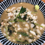 寿製麺 よしかわ - めし割りにスープ投入