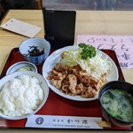 かつ源 - 本日のサービスランチ(豚バラ肉生姜焼定食)