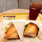 DOUTOR - ミラノサンド牛カルビチーズとルイボスティーＳサイズ 872円(税込・セット価格)