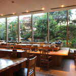Sobato Nihonryouri Kyou - 大きな窓から望む見事な日本庭園が非日常を感じさせてくれます。