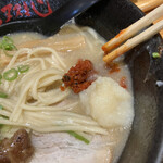 無双心 - 辛子味噌とニンニクで味変。