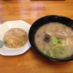 麺工房　はいど　 - チャーハンセット750円。
ラーメンが弱いかな。