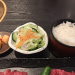 181751981 - ご飯とサラダとお漬物