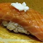 横浜 鮨 ふくじゅ - キングサーモンとマスカルポーネチーズ