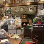 ピッツェリア・ダ・ガエターノ - テーブルからピザ釜が見える