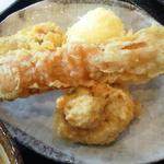 とり天2個、半ちくわ天、半熟たまご天