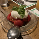 ア フェネステッラ - トマトとブッラータ。