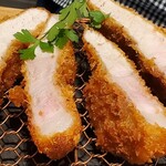 とんかつ 洋食の店 ICHIBAN - 鹿児島黒豚　黒の匠　ロース厚切り180kg